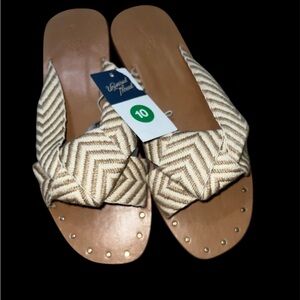 Universal Thread Cream and Tan Chevron Sandals